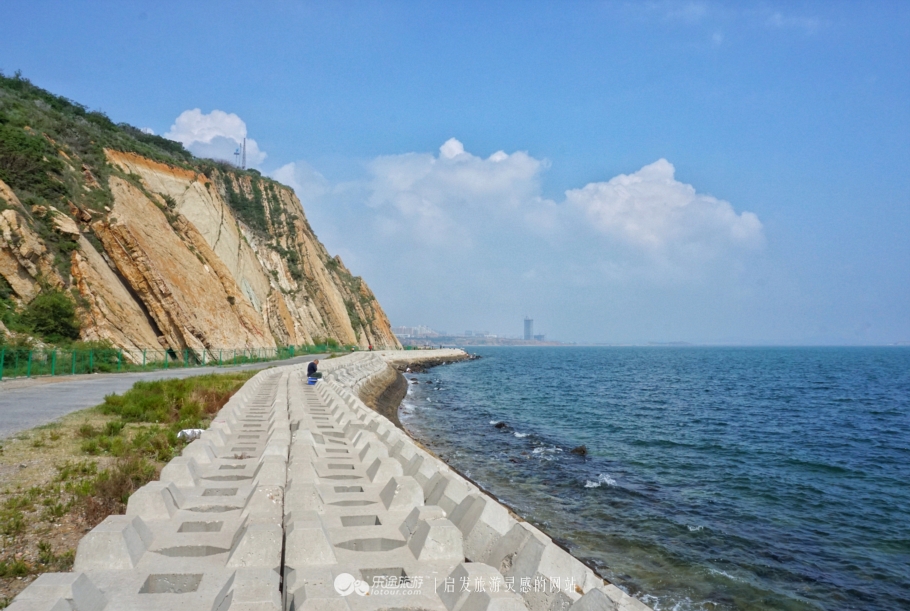 他说他想去看北方的海，我说“好”