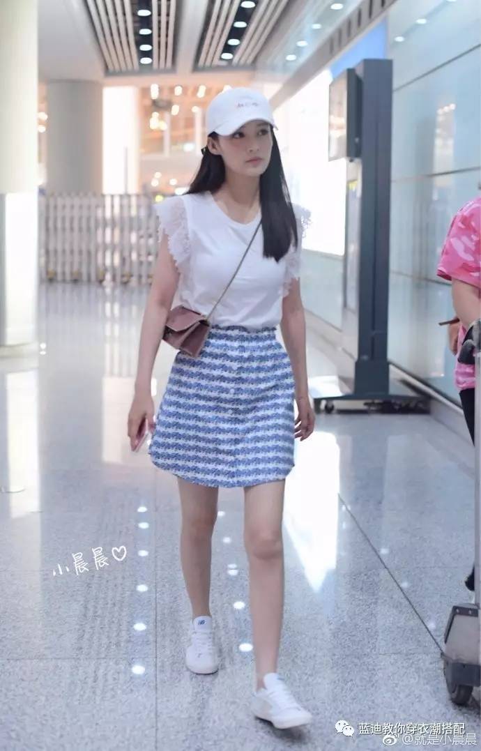 张碧晨礼服怎么搭配,明星活动李沁