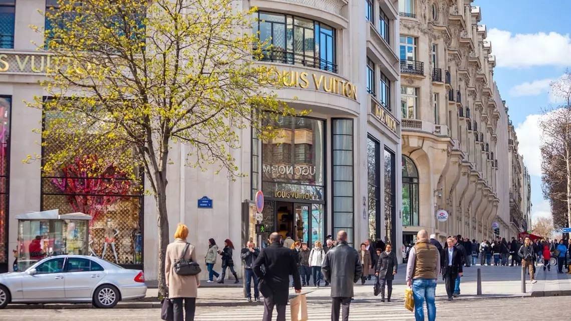 每日速报|香榭丽舍大道计划改革、GigiHadid致歉、阿里正在自建购物中心猫茂