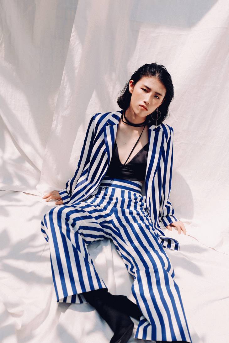 脱下校服，变成教导主任最讨厌的模样