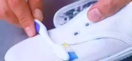 小白鞋的清洁妙招如何清洗小白鞋,小白鞋怎样清洗