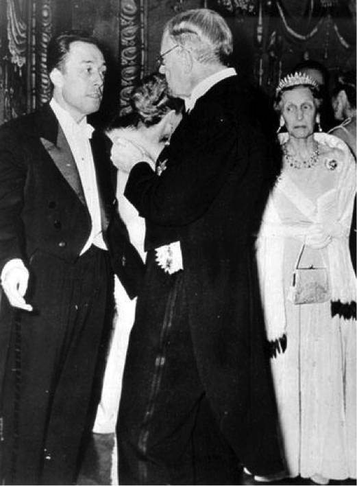 不爱踢球的演员不会是好作家丨戏剧