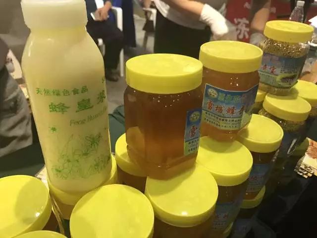 无锡吃货快去!2000多种商品,*疆新**红枣、台湾凤梨酥、阳山糯米饼分分钟抢空……看完只想立刻冲去现场!