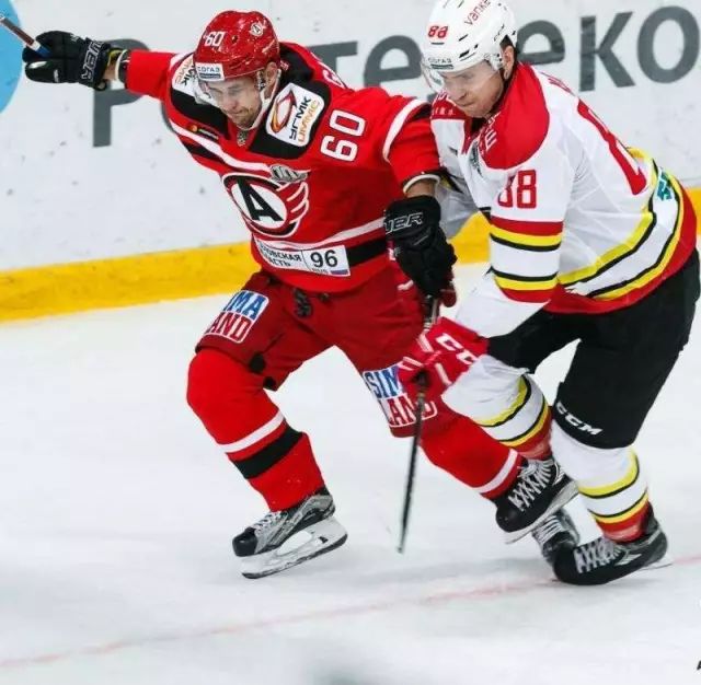 冰球撞肩犯规吗,冰球犯规越位