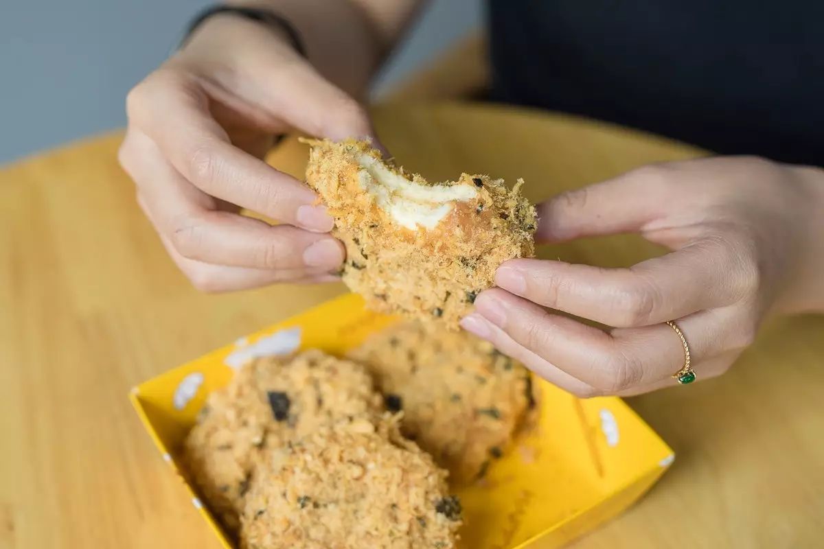 城西悄悄开了一家脑洞大开的烘焙店，辣味千层，魔方蛋糕，桃胶枸杞月饼……不输哈利·波特的糖果屋啊
