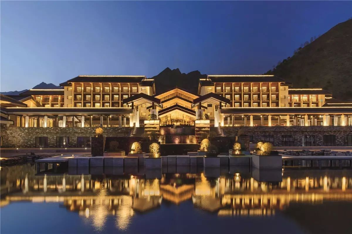 隐居山林烟雨间,自在山间隐居