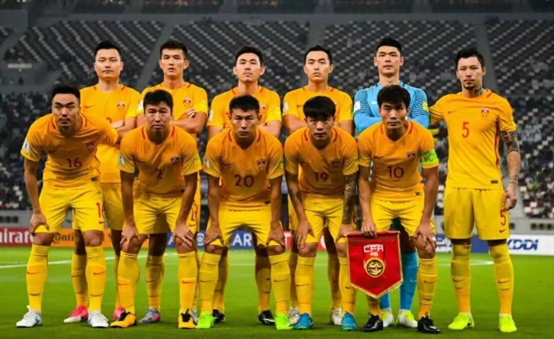 中国足球，从让踢球的人找到球场开始｜睡前聊一会儿