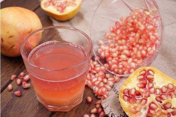 不用刀剥石榴怎么剥更快,怎么用手剥石榴剥得快