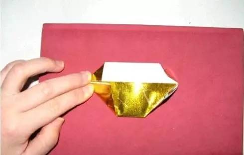 黄纸手工折纸菠萝元宝,中秋节元宝折纸的教程简单又漂亮