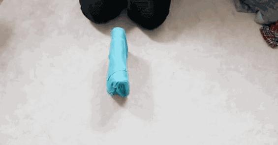 衣服怎么叠放在柜子里整齐,怎么叠衣服又快又整齐