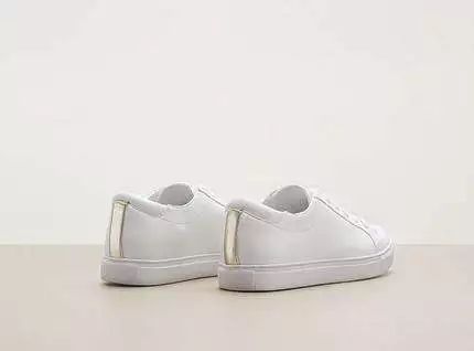 诚意满满｜OliviaPalermo、MirandaKerr都在穿的小白鞋终于入驻中国啦，这次居然还带来了新朋友！