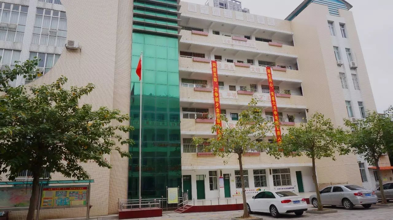 向辛勤工作的园丁致敬,辛勤的园丁暖心诗句