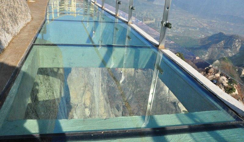 国内刺激的栈道,长假高空玻璃栈道