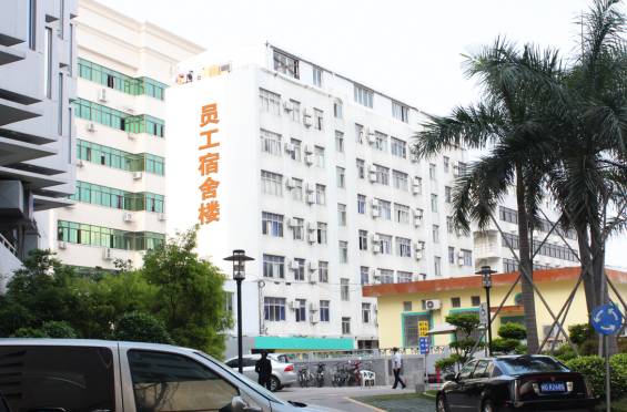 看看别人家的好宿舍，电梯房免费住，衣食住行样样有！