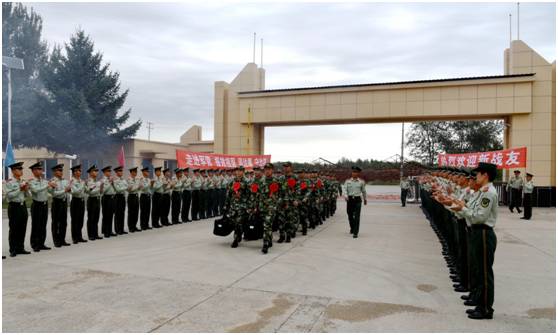 00后军人小哥哥变装,怎么成为帅气的兵哥哥