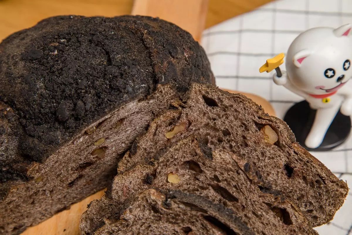 分分钟扫空，南京必吃网红酵母面包店终于盼来啦~足足70+种，雷神巧克力盐之花……杭州人又有口福了