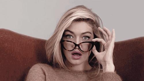 赵薇舒淇同岁,周冬雨和赵薇同框侧颜