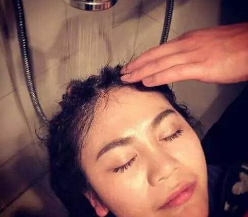 脏辫能每天洗头吗,洗脏辫的时候脏辫会散吗