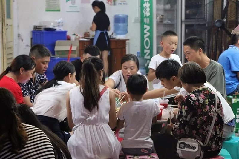 一个有情怀的城——中秋节，带你看看美“腻”的荔波县城