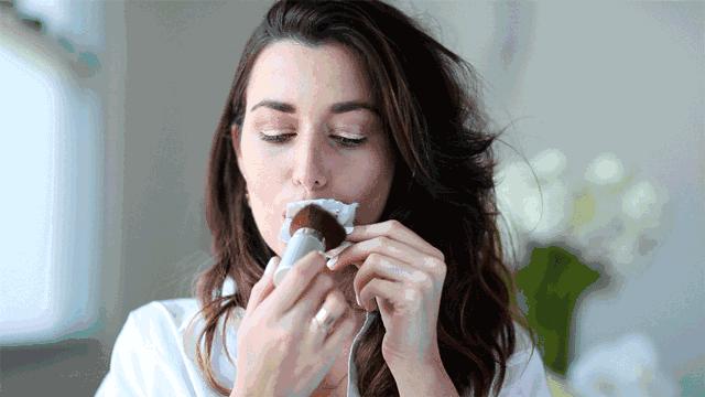 害怕浆果色涂完唇膏“血盆大口”?给你3招