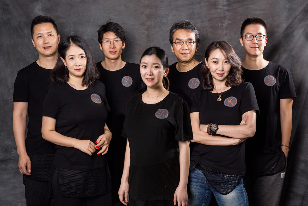 传媒梦工场核心成员竟做共享包包专柜价0.15%拎走LV已有1000大牌包