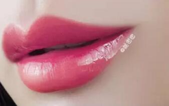 秋季不显唇纹唇釉,秋季唇釉推荐色号大牌
