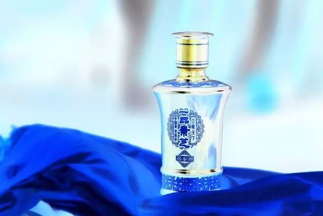 给大家介绍一下,这是我的母亲潍坊,美貌如花!