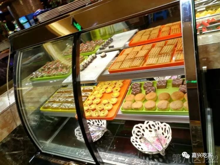 网友说｜点一份牛排竟能免费吃几十道菜，还有这种好事？