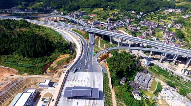 惊！泉州：一女子欲跳河轻生/一货轮在晋江海域触礁16名船员被困船上/泉州又一高速路通车在即！