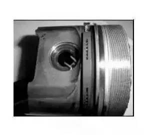 车子突然烧机油是什么原因,教你一招判断烧机油的原因