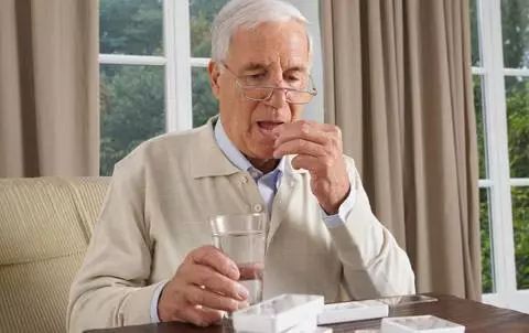 吃药不用水送服影响药效吗,吃药可以用茶水送服吗