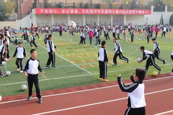 校园|直播点击率过21万:中心小学足球特色震撼来袭