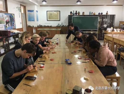 浜ゆ祦浠栧浗鏂囧寲,涓鏂囧寲浜ゆ祦瀛︾敓