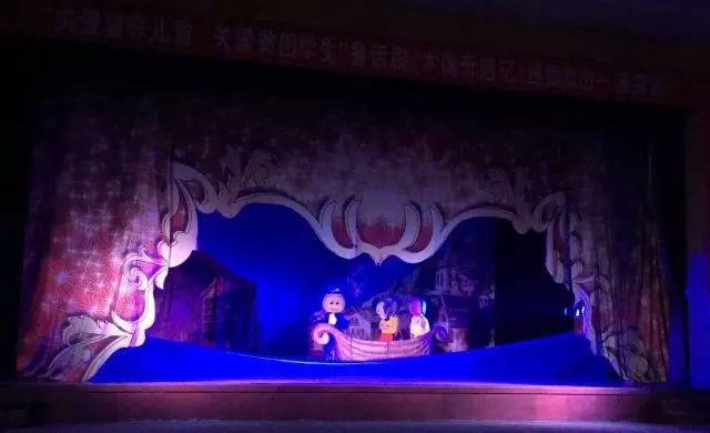 《木偶奇遇记》童话剧走进潼关校园皮诺曹真情牵手留守贫困学生