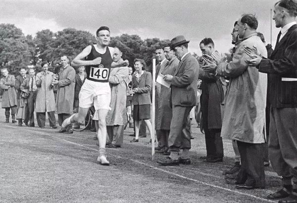 爱因斯坦他怎么这么厉害呢,爱因斯坦其实成绩很好