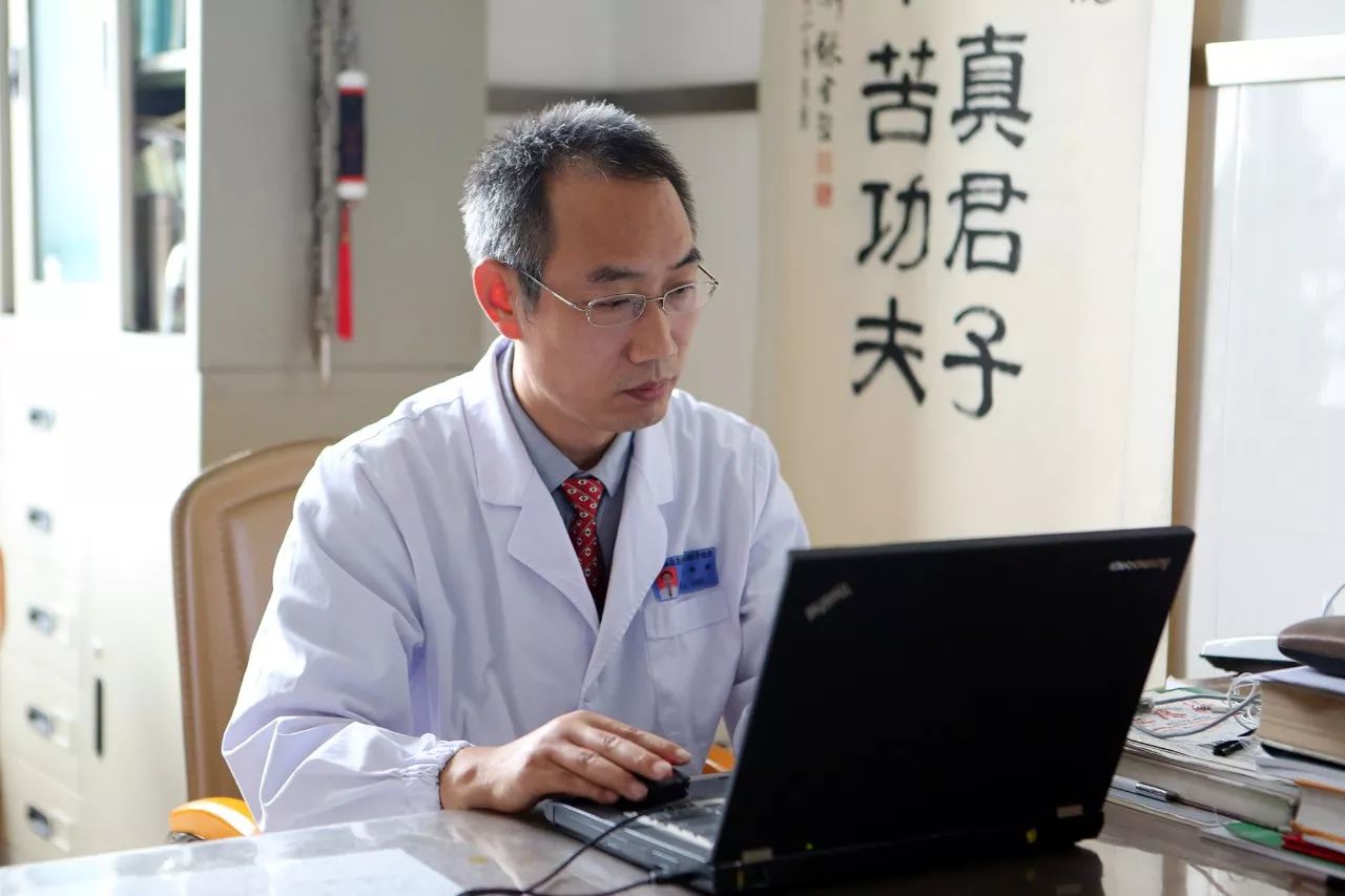 医者仁心纪录片儿科医生李主任,妙手回春医者仁心全文