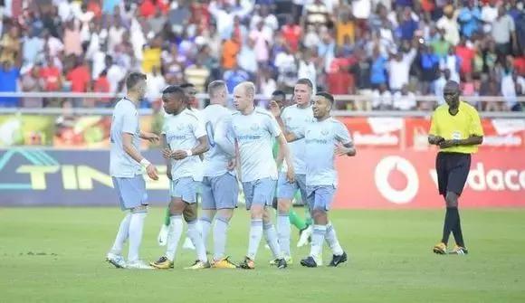 穿长袖踢球的球星,野球场穿什么球衣的一看就是高手