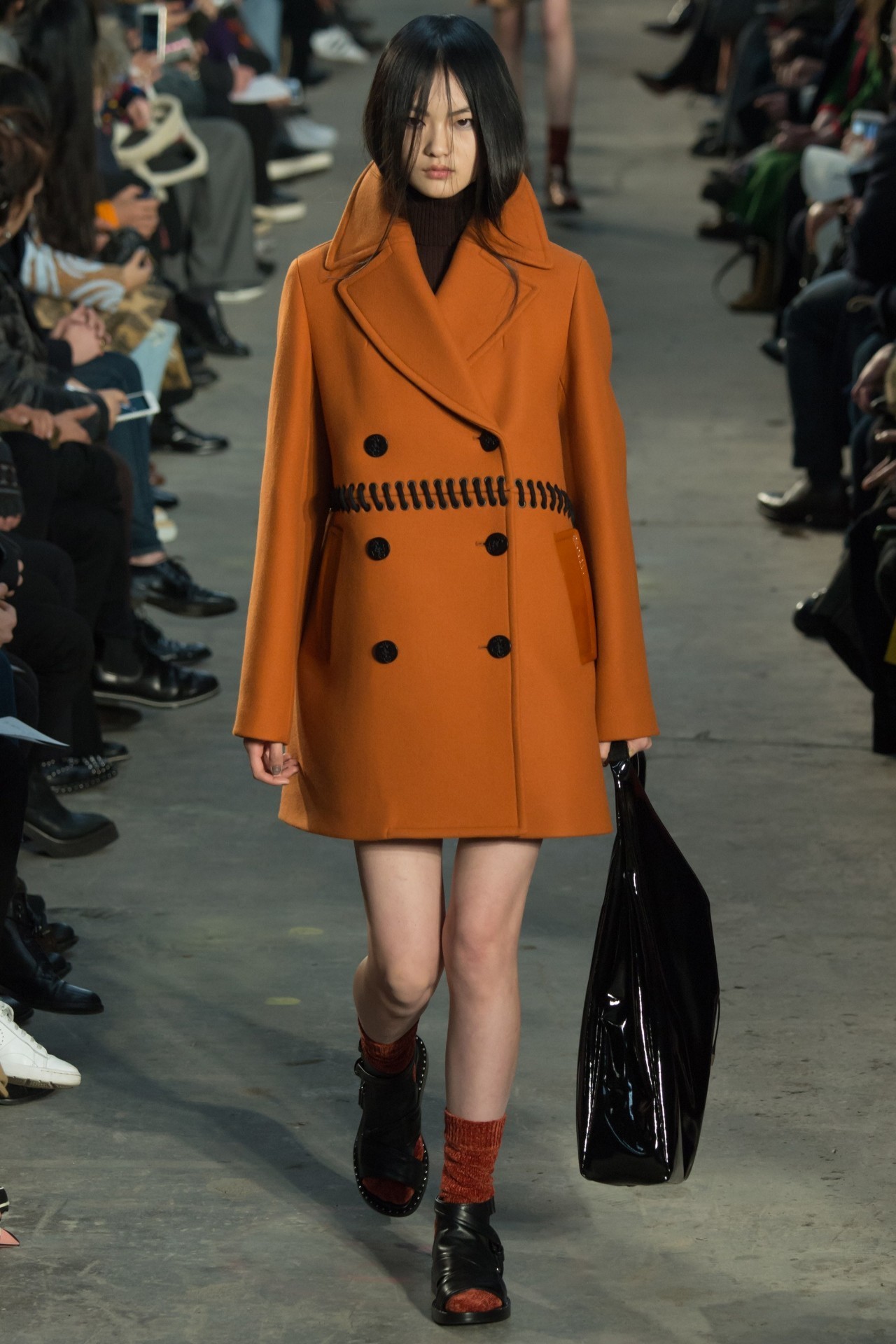 我的前半生唐晶为什么对罗子君好,我的前半生原著中的子君和唐晶