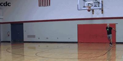 突破时防守人不往前抢怎么过人,面对重心低的防守人如何过人