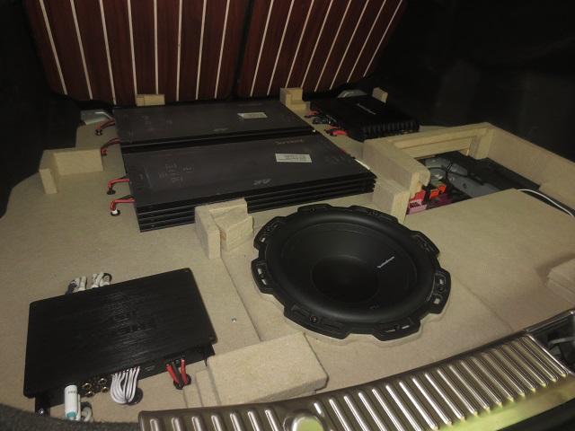 新款奔驰音响调节最佳效果大柏林,听听奔驰这车的音响效果