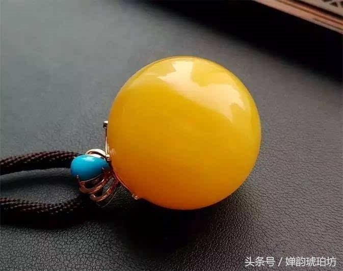 蜜蜡黄水晶琥珀哪个好,鸡油黄满蜜的蜜蜡是什么样