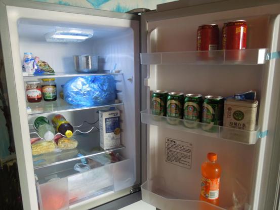 冰箱冷冻室结了很厚的冰门打不开,老式冰箱冷藏室老是结冰怎么办