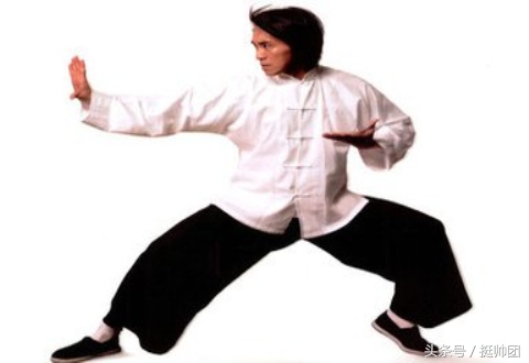 周星驰努力赚钱的视频,周星驰成名之路背后的辛酸