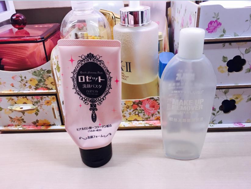 丢三拉四的一小堆空瓶