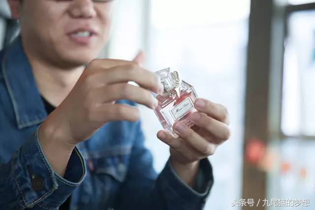 渣男味、发廊味、女老师洗澡后的味道,直男在香水面前简直疯了