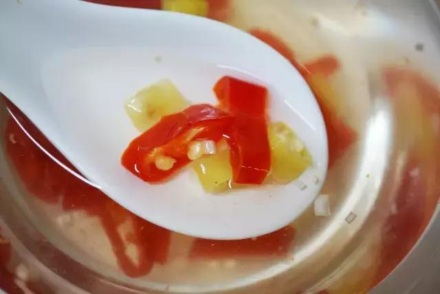 三伏天不吃饭也要买一件棉麻衫,三伏天不开空调吃饭一身汗