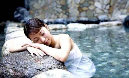 正确打开泡温泉的方法，不会就学起来！