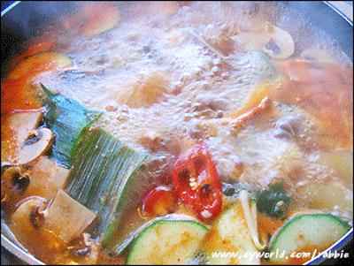 还在外面餐厅吃东西?爬过老鼠的锅是不是用来继续给你炒菜?