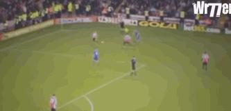 GIF-他空门竟然踢成这样？托妞看了会沉默，罗比看了会流泪！