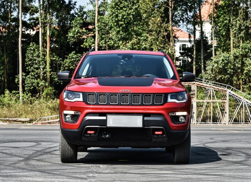 指南者2.4四驱豪华版,吉普指南者2.4四驱高性能版